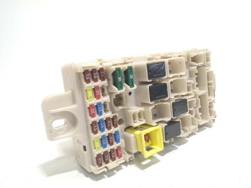 CAJA RELES / FUSIBLES 8637B738 G8C933MF2Z06 11638L03