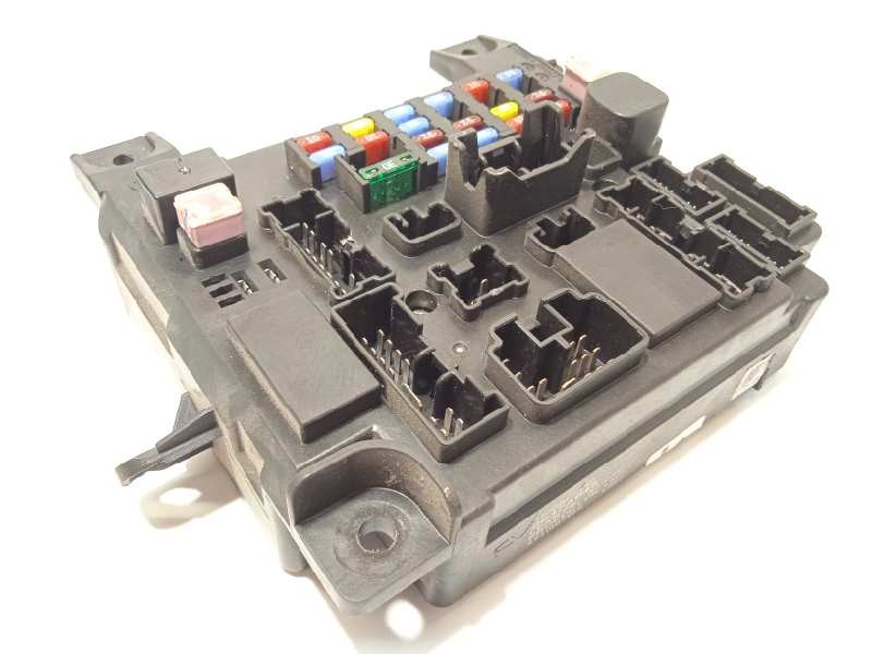 CAJA RELES / FUSIBLES 8637A645 L8637002A