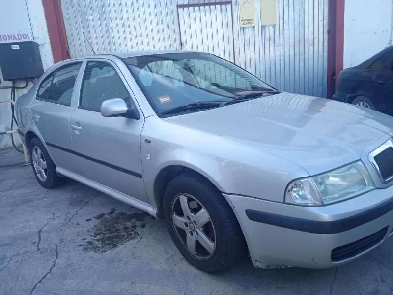 SKODA OCTAVIA BERLINA (1U2)