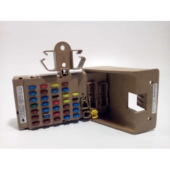 CAJA RELES / FUSIBLES 82201AG041 