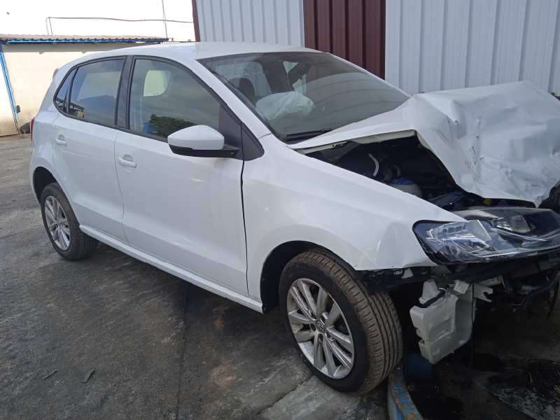 VOLKSWAGEN POLO (6C1)