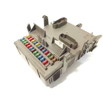 CAJA RELES / FUSIBLES 8200283802 8200004201