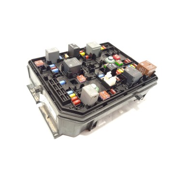 CAJA RELES / FUSIBLES 39040853 