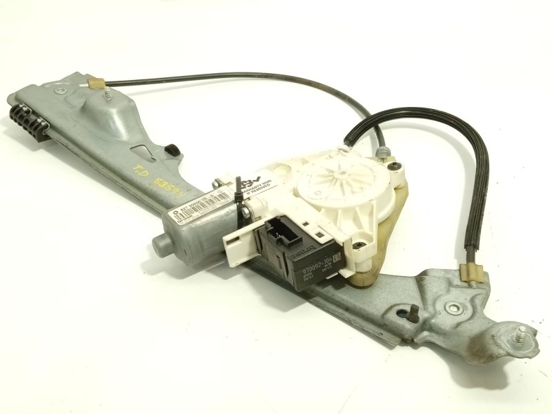 ELEVALUNAS TRASERO DERECHO 827300001R 