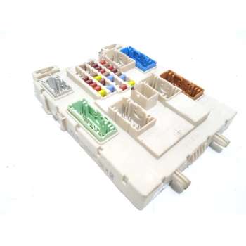 CAJA RELES / FUSIBLES 31453132 