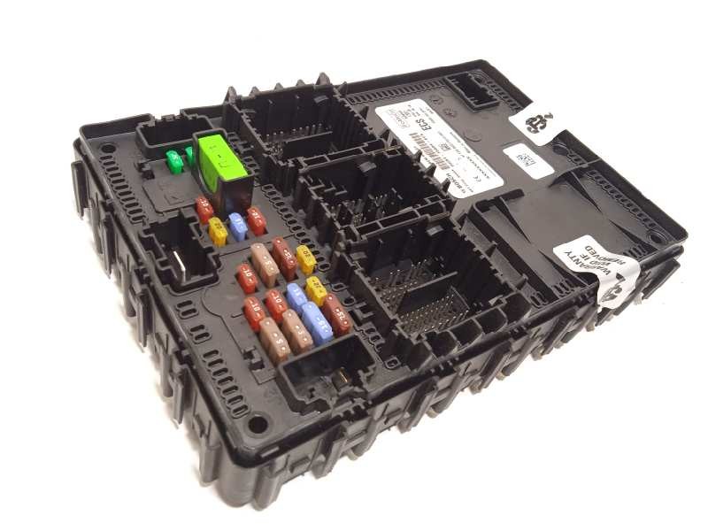 CAJA RELES / FUSIBLES HU5T15604ECS 2314707 