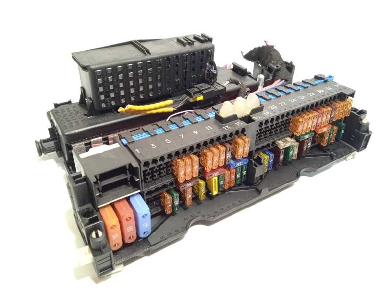 CAJA RELES / FUSIBLES 8364542 