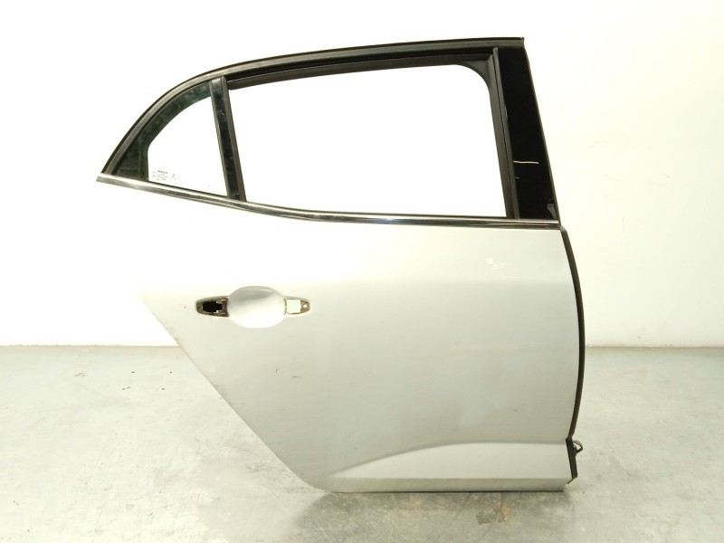 PUERTA TRASERA DERECHA 821001172R 