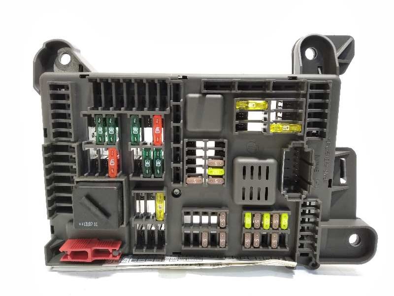 CAJA RELES / FUSIBLES 6931687 61146931687