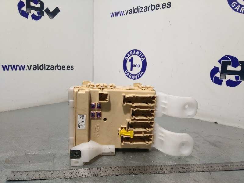 Recambio de caja reles / fusibles para toyota rav 4 advance referencia OEM IAM 8273042750B 63583372 8273042750