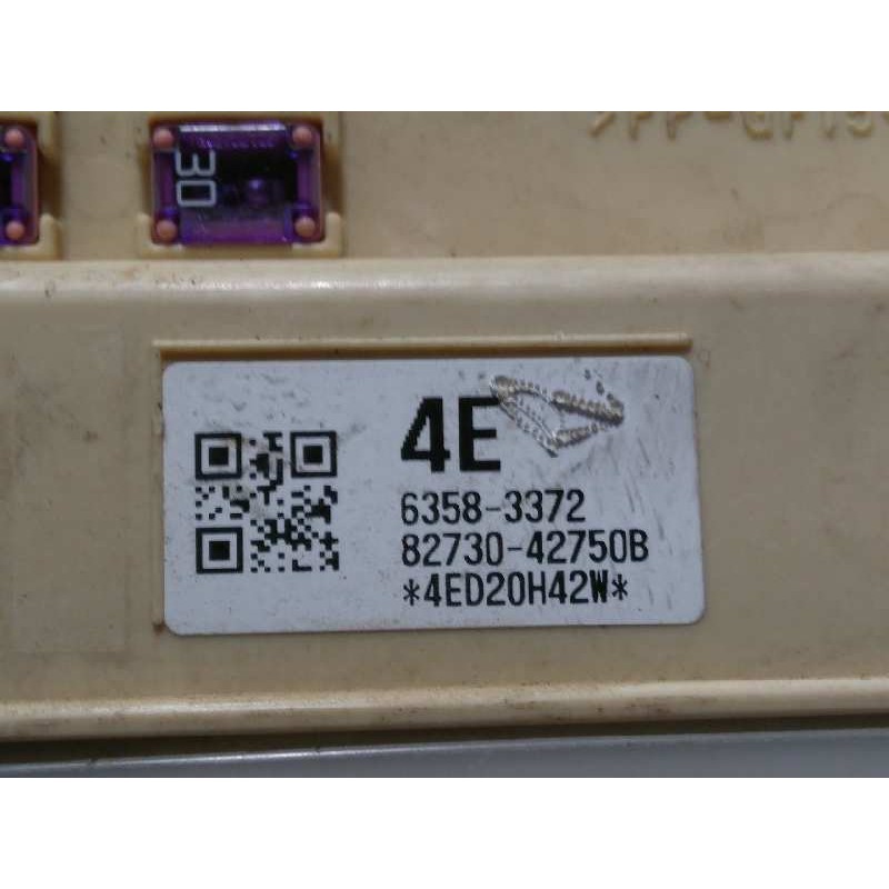 Recambio de caja reles / fusibles para toyota rav 4 advance referencia OEM IAM 8273042750B 63583372 8273042750