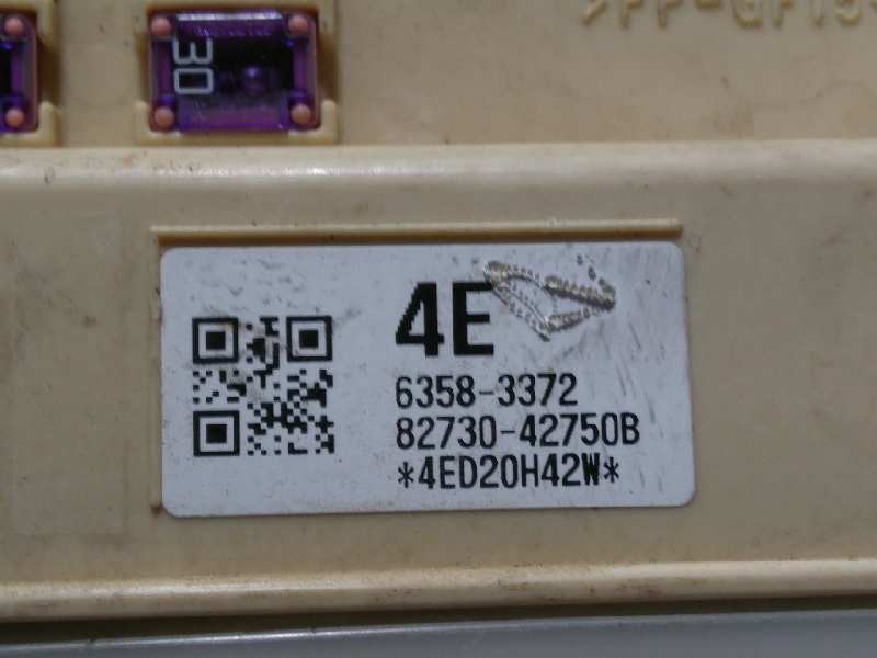 Recambio de caja reles / fusibles para toyota rav 4 advance referencia OEM IAM 8273042750B 63583372 8273042750