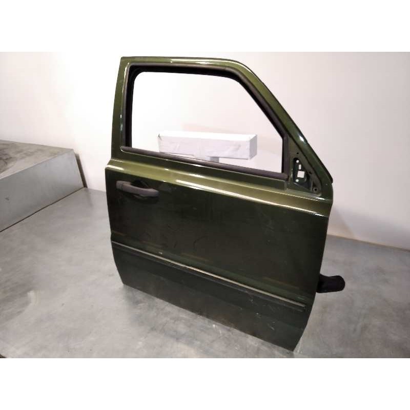 Recambio de puerta delantera derecha para jeep patriot limited referencia OEM IAM 5074944AA  