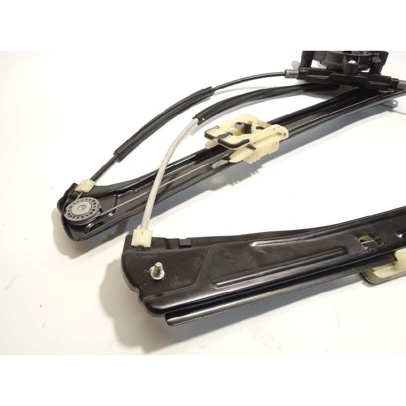 Recambio de elevalunas delantero derecho para volkswagen tiguan 2.0 tdi referencia OEM IAM 5NA837462  5Q0959801C