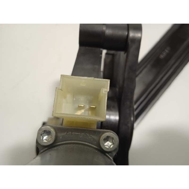 Recambio de elevalunas delantero derecho para volkswagen tiguan 2.0 tdi referencia OEM IAM 5NA837462  5Q0959801C