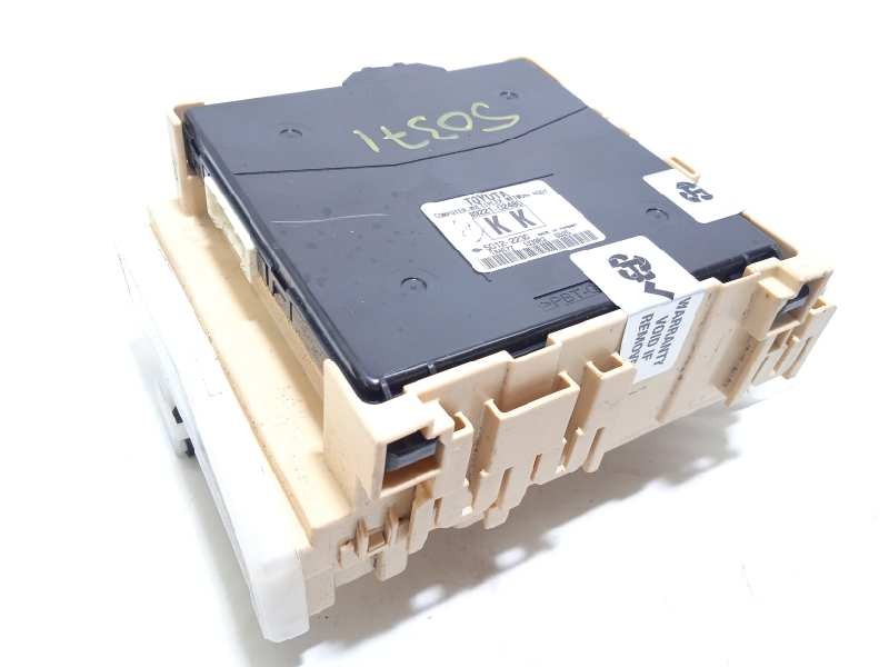 Recambio de caja reles / fusibles para toyota auris 1.2 16v turbo cat referencia OEM IAM 8273012X81  