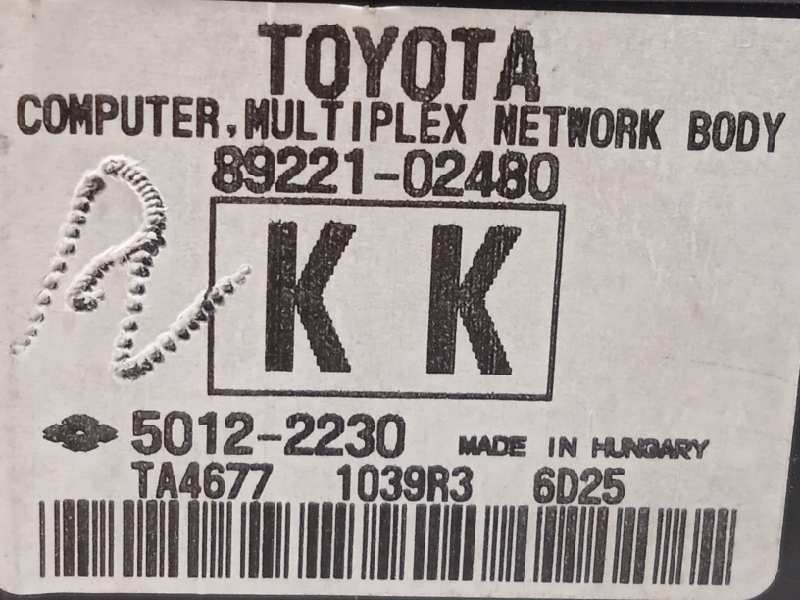 Recambio de caja reles / fusibles para toyota auris 1.2 16v turbo cat referencia OEM IAM 8273012X81  