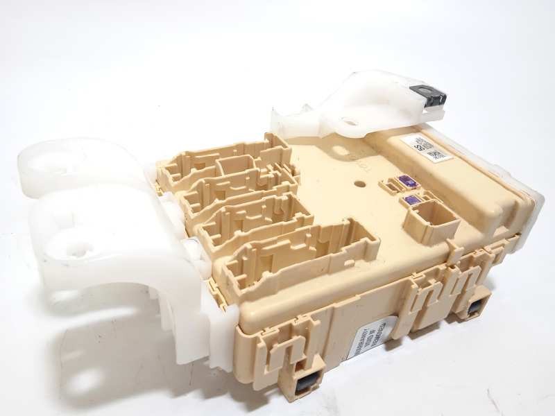 Recambio de caja reles / fusibles para toyota auris 1.2 16v turbo cat referencia OEM IAM 8273012X81  