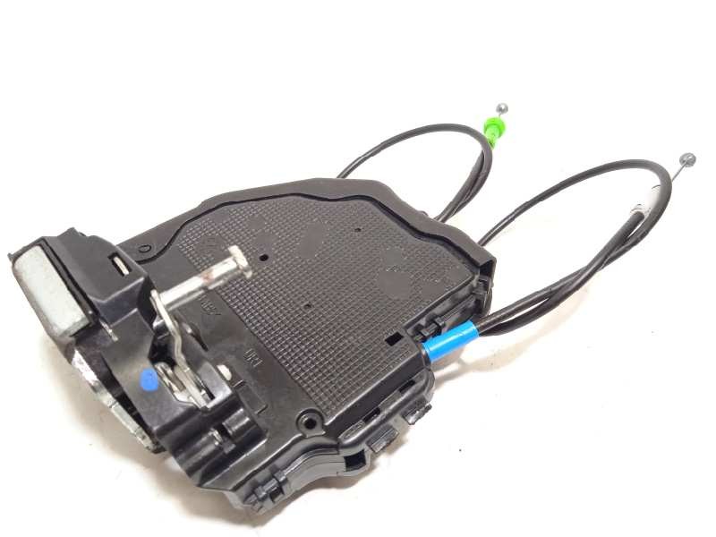 Recambio de cerradura puerta trasera derecha para toyota auris 1.2 16v turbo cat referencia OEM IAM 6905005051  