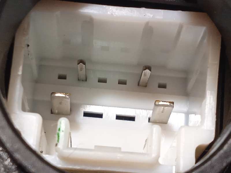 Recambio de cerradura puerta trasera derecha para toyota auris 1.2 16v turbo cat referencia OEM IAM 6905005051  