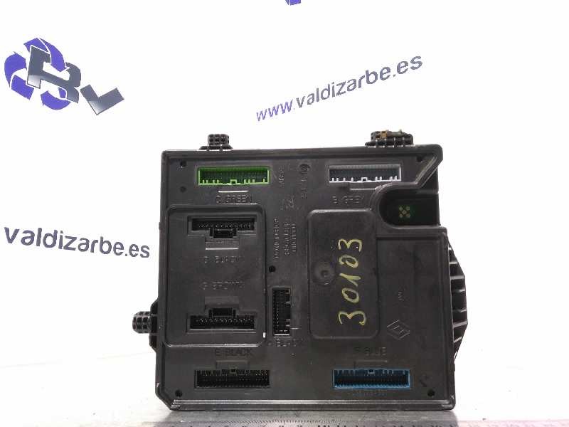 Recambio de caja reles / fusibles para renault megane iii berlina 5 p limited referencia OEM IAM 284B12249R  S180180060