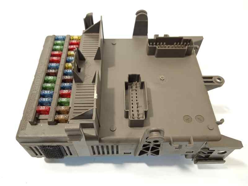 Recambio de caja reles / fusibles para renault espace iv (jk0) authentique referencia OEM IAM 8200283802  8200004201