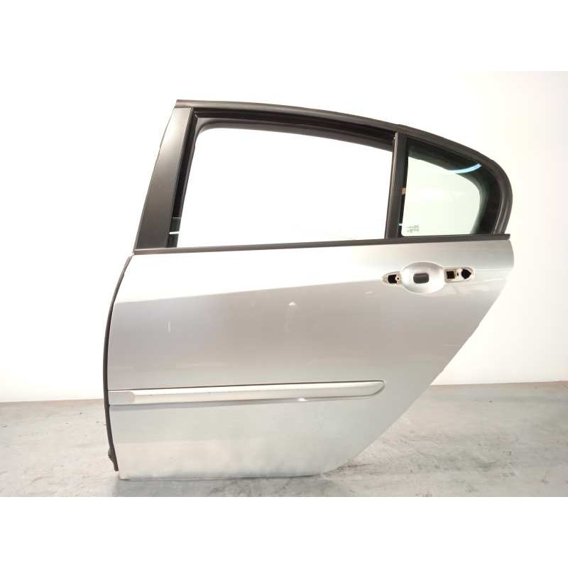 Recambio de puerta trasera izquierda para renault laguna iii authentique referencia OEM IAM 821010023R  