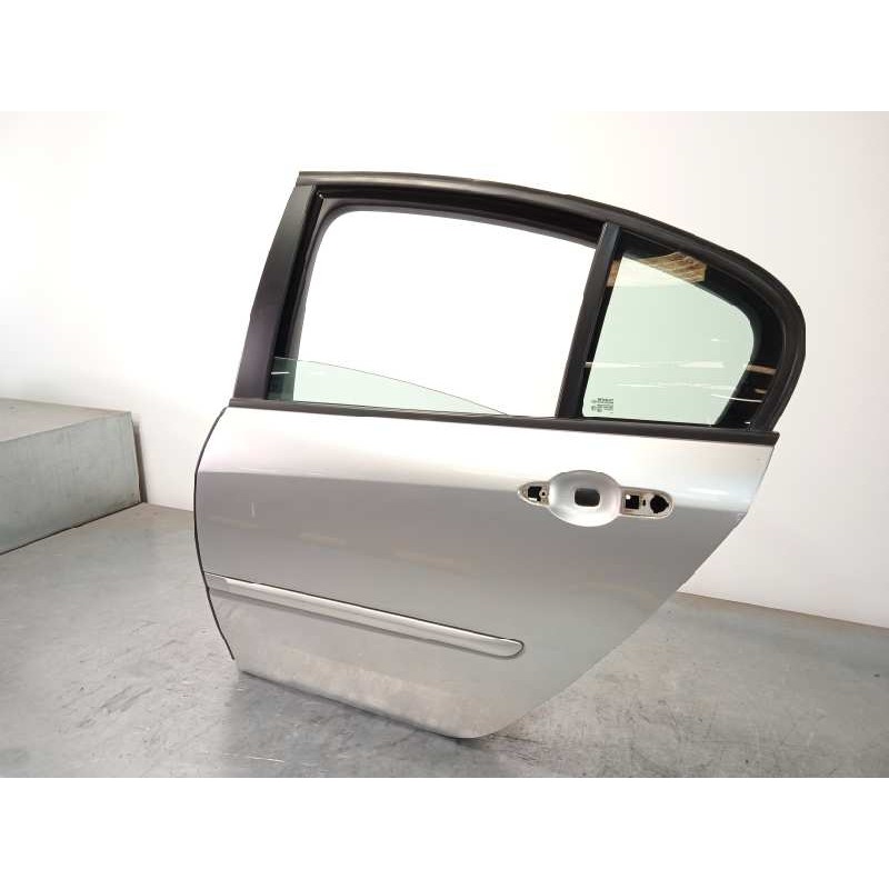 Recambio de puerta trasera izquierda para renault laguna iii authentique referencia OEM IAM 821010023R  