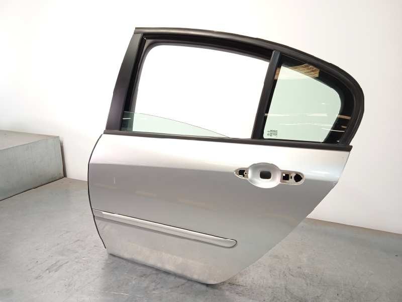 Recambio de puerta trasera izquierda para renault laguna iii authentique referencia OEM IAM 821010023R  
