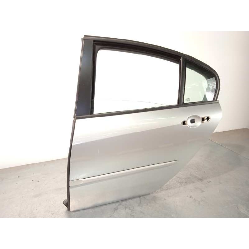 Recambio de puerta trasera izquierda para renault laguna iii authentique referencia OEM IAM 821010023R  