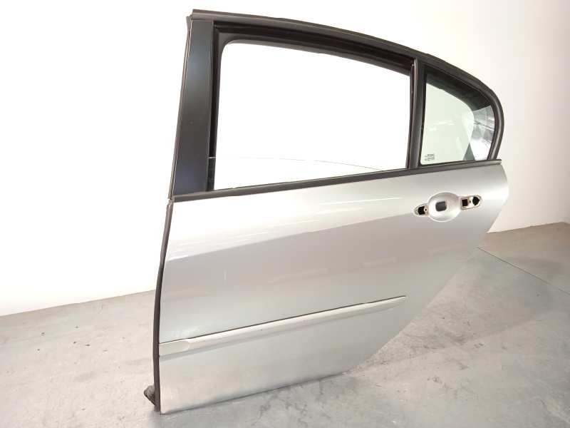 Recambio de puerta trasera izquierda para renault laguna iii authentique referencia OEM IAM 821010023R  