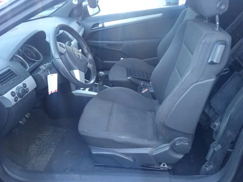 opel astra gtc del año 2007