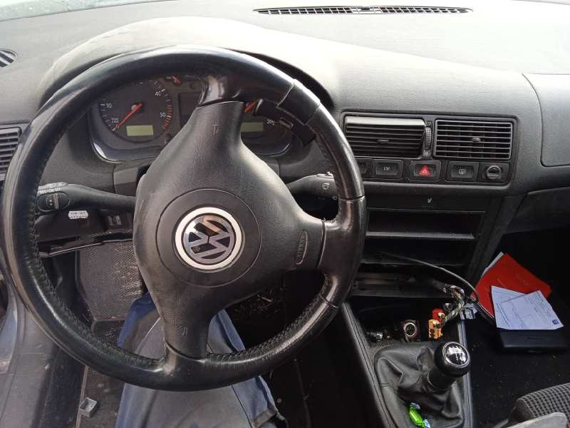 volkswagen golf iv berlina (1j1) del año 2000