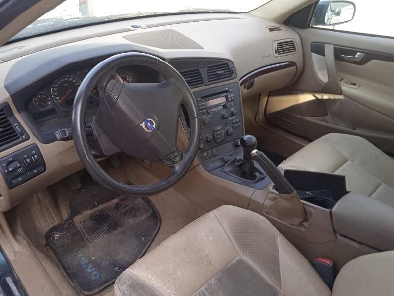 volvo s60 berlina del año 2004