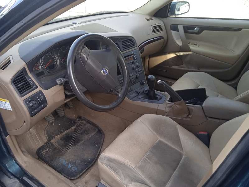 volvo s60 berlina del año 2004