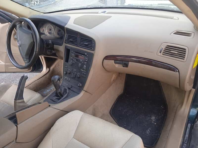 volvo s60 berlina del año 2004