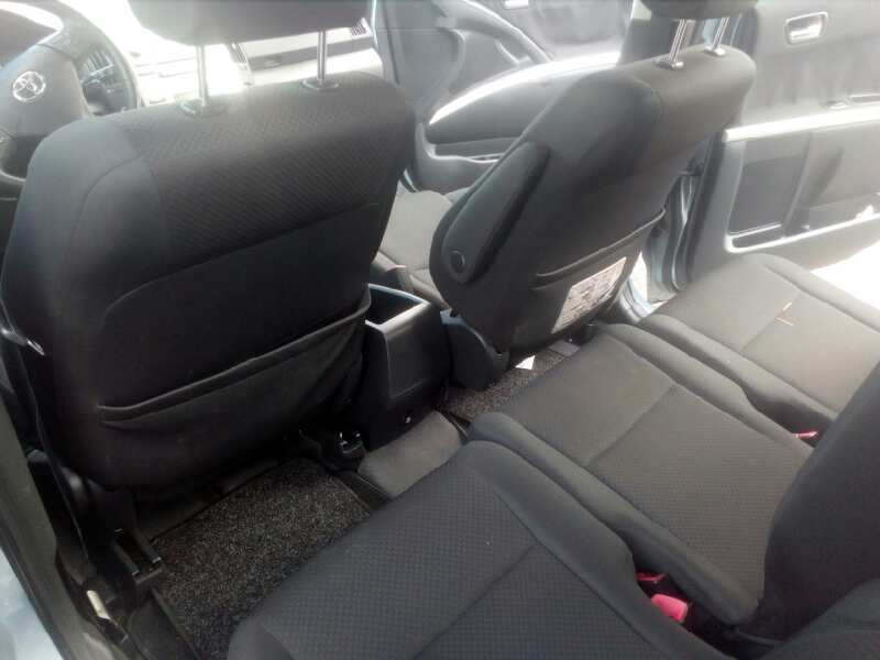 toyota corolla verso (r1) del año 2004