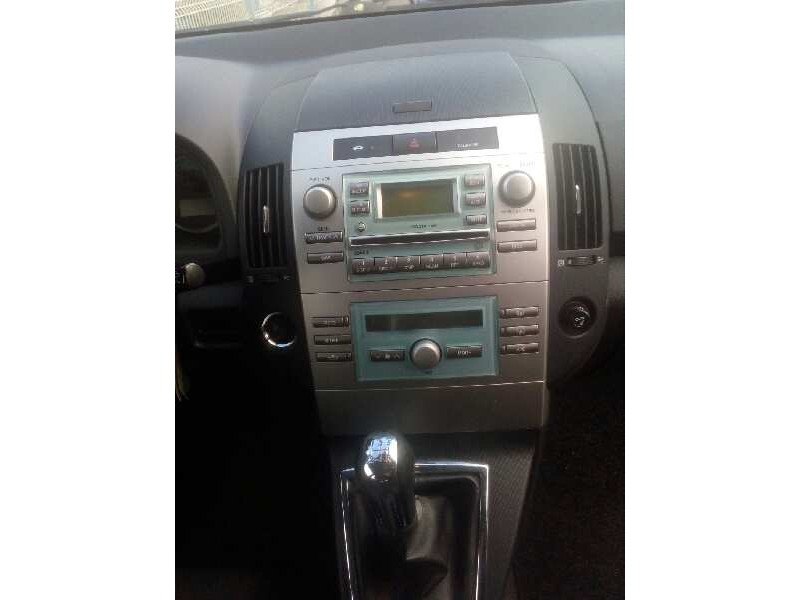 toyota corolla verso (r1) del año 2004