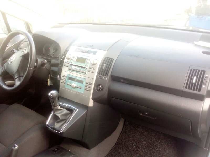 toyota corolla verso (r1) del año 2004