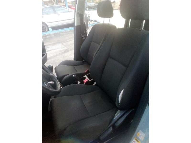 toyota corolla verso (r1) del año 2004