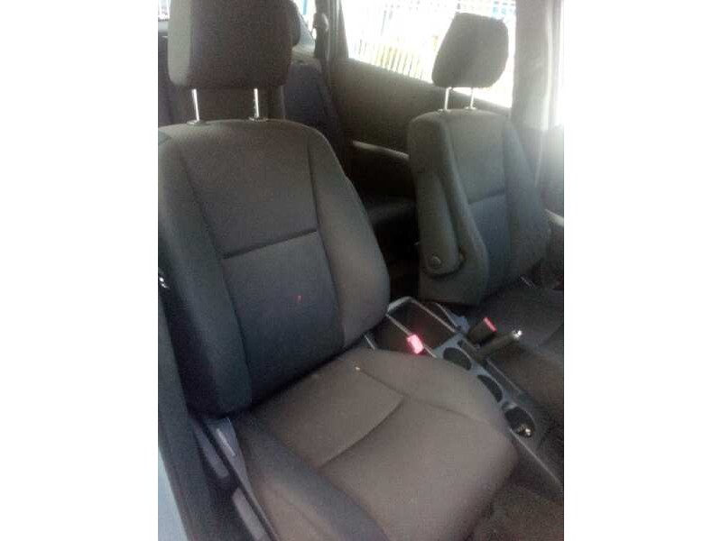 toyota corolla verso (r1) del año 2004