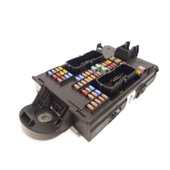 CAJA RELES / FUSIBLES 32209198 31682732