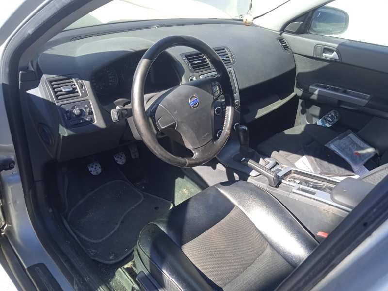 volvo v50 familiar del año 2011