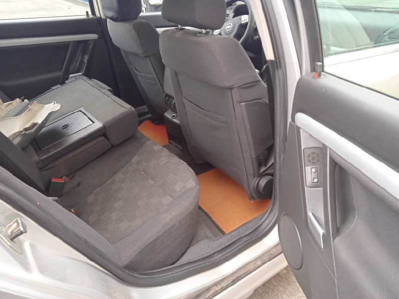 opel vectra c berlina del año 2003