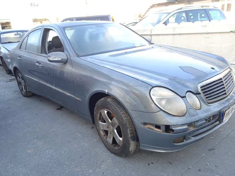 mercedes-benz clase e (w211) berlina del año 2004