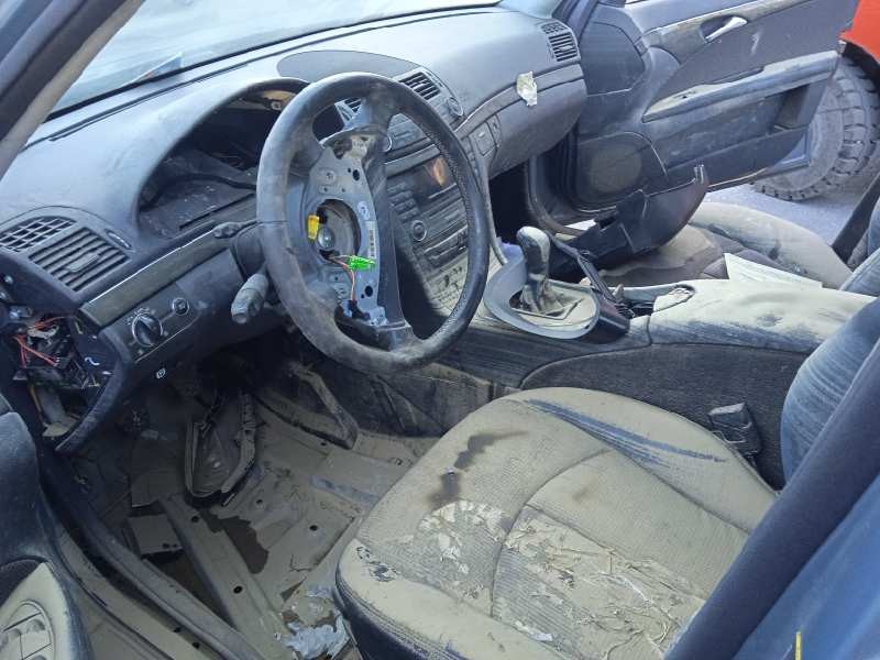 mercedes-benz clase e (w211) berlina del año 2004