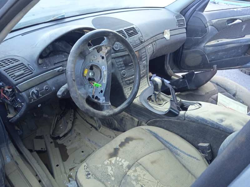 mercedes-benz clase e (w211) berlina del año 2004