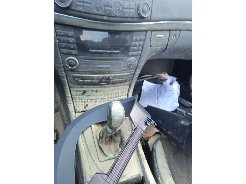 mercedes-benz clase e (w211) berlina del año 2004