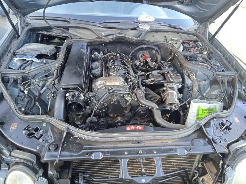 mercedes-benz clase e (w211) berlina del año 2004