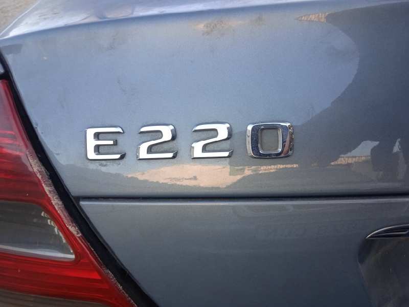 mercedes-benz clase e (w211) berlina del año 2004